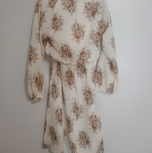 Handmade Locally | Floral Long Sleeve Dress - Picture 7 of 8